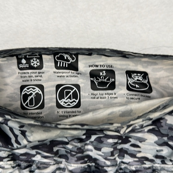 Gecko Brands Embark Camouflage Dry Bag Backpack Paddle Board Canoeing - Picture 6 of 9